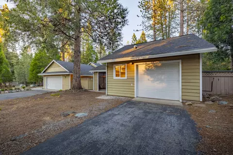 Exterior - 61 Tolowa Trl, Graeagle, CA 96103 photo 4 of 10