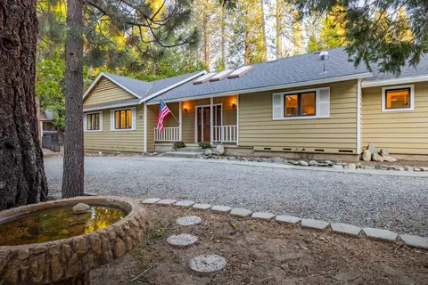 Exterior - 61 Tolowa Trl, Graeagle, CA 96103 photo 2 of 10