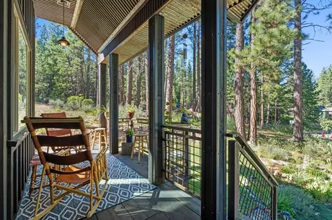 305 Mountain View Dr, Calpine, CA 96124