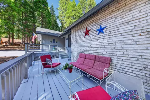 Exterior - 720 E Mountain Ridge Rd, Lake Almanor, CA 96137 photo 3 of 11