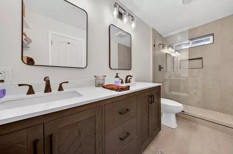 Bath - 720 E Mountain Ridge Rd, Lake Almanor, CA 96137 photo 3 of 3