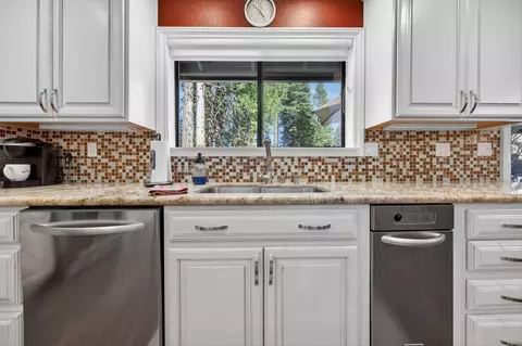 Kitchen - 720 E Mountain Ridge Rd, Lake Almanor, CA 96137 photo 2 of 4