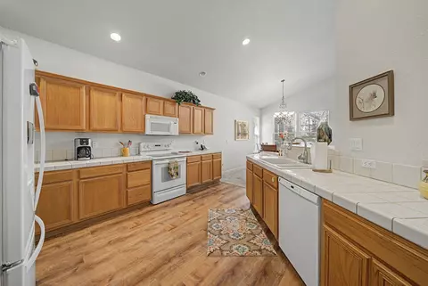 Kitchen - 38 Oak Ct, Blairsden, CA 96103 photo 4 of 5