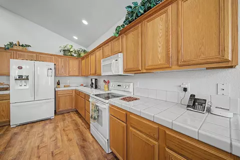 Kitchen - 38 Oak Ct, Blairsden, CA 96103 photo 2 of 5