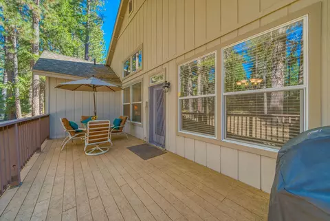 Exterior - 38 Oak Ct, Blairsden, CA 96103 photo 7 of 12