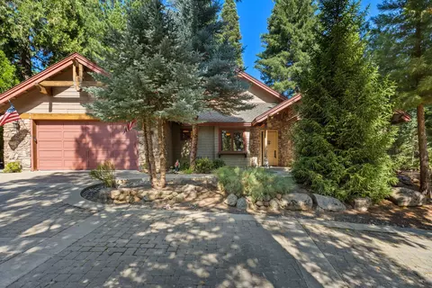 95 Manor Dr, Lake Almanor, CA 96137