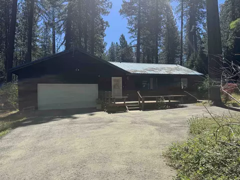 412 Lundy Ln, Blairsden, CA 96103