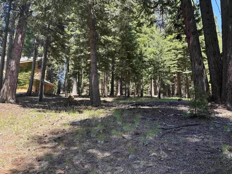716 W Mountain Ridge Rd, Lake Almanor, CA 96137
