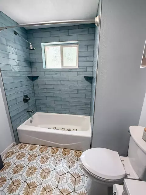 Bath - 636 Pineleaf Dr, Meadow Valley, CA 95956 photo 3 of 4