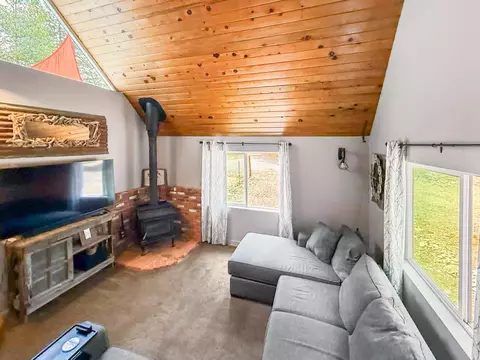Living - 636 Pineleaf Dr, Meadow Valley, CA 95956 photo 1 of 3