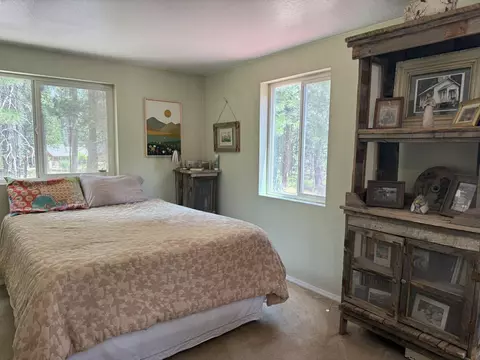 Bedroom - 636 Pineleaf Dr, Meadow Valley, CA 95956 photo 4 of 5