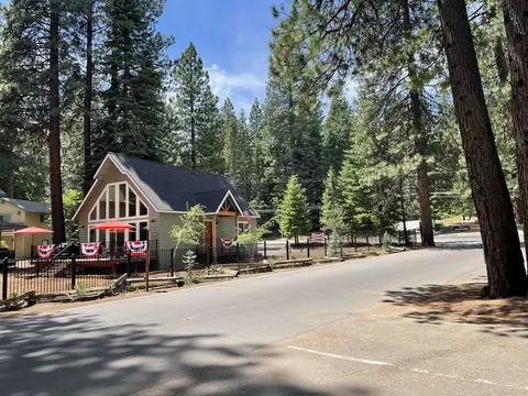 1102 Peninsula Dr, Lake Almanor, CA 96137