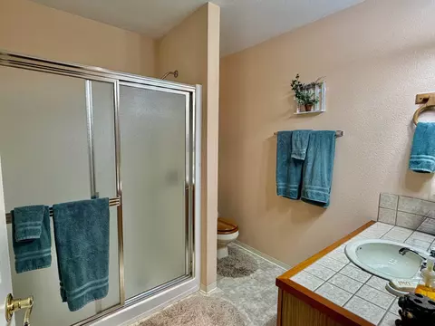 Bath - 9 Miwok Trl, Graeagle, CA 96103 photo 2 of 2