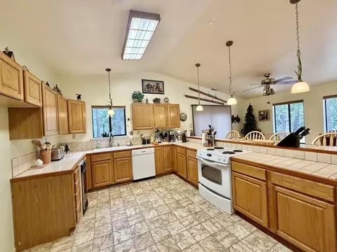 Kitchen - 9 Miwok Trl, Graeagle, CA 96103 photo 1 of 2
