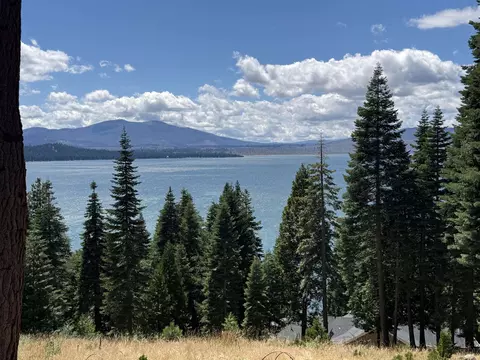 707 W Mountain Ridge Rd, Lake Almanor, CA 96137