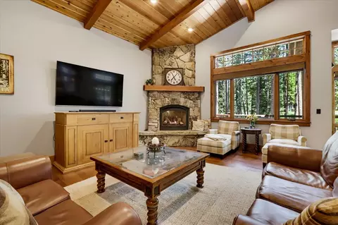 Living - 243 Black Bear Trl, Clio, CA 96106 photo 3 of 10
