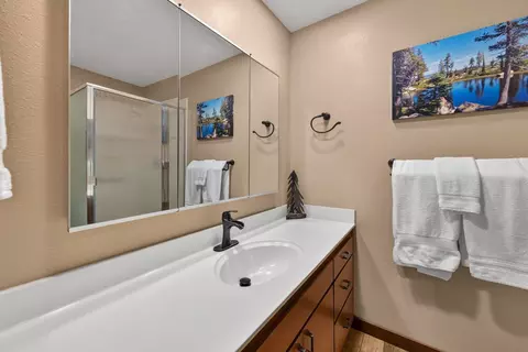 Bath - 41 Graeagle Meadows Rd, Graeagle, CA 96103 photo 1 of 3
