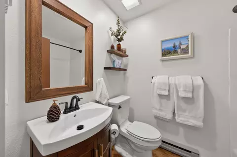 Bath - 41 Graeagle Meadows Rd, Graeagle, CA 96103 photo 2 of 3