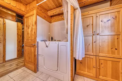 Bath - 289 Watson Rd, Chester, CA 96020 photo 2 of 4