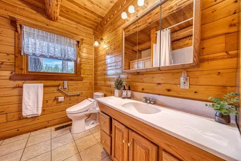 Bath - 289 Watson Rd, Chester, CA 96020 photo 1 of 4