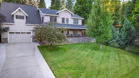 835 Lake Ridge Rd, Lake Almanor, CA 96137
