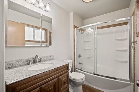 Bath - 568 Pineleaf Dr, Meadow Valley, CA 95956 photo 1 of 2