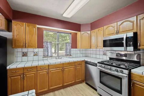 Kitchen - 568 Pineleaf Dr, Meadow Valley, CA 95956 photo 2 of 3