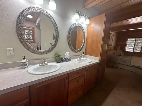 Bath - 2182 Pine Cone Ln, Quincy, CA 95971 photo 2 of 4