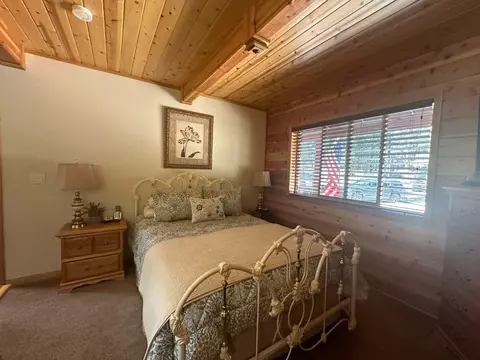 Bedroom - 2182 Pine Cone Ln, Quincy, CA 95971 photo 3 of 4