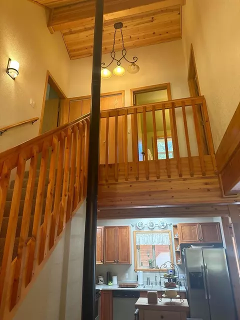 Entry Way - 2182 Pine Cone Ln, Quincy, CA 95971 photo 5 of 6