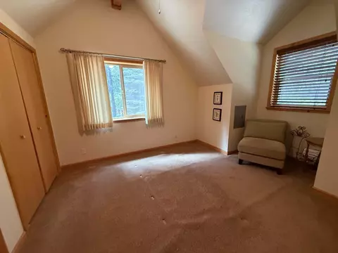 Bedroom - 2182 Pine Cone Ln, Quincy, CA 95971 photo 3 of 5