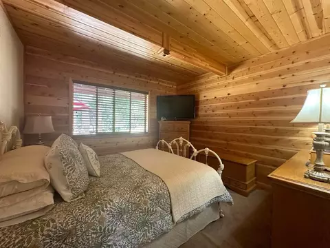 Bedroom - 2182 Pine Cone Ln, Quincy, CA 95971 photo 4 of 4