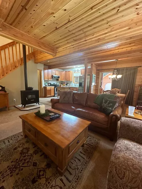 Living - 2182 Pine Cone Ln, Quincy, CA 95971 photo 4 of 7