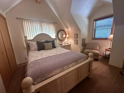Bedroom - 2182 Pine Cone Ln, Quincy, CA 95971 photo 2 of 4