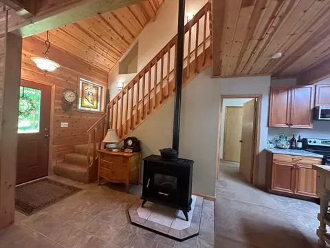 Entry Way - 2182 Pine Cone Ln, Quincy, CA 95971 photo 2 of 6