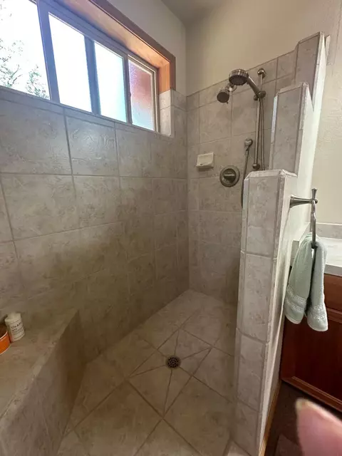 Bath - 2182 Pine Cone Ln, Quincy, CA 95971 photo 4 of 4