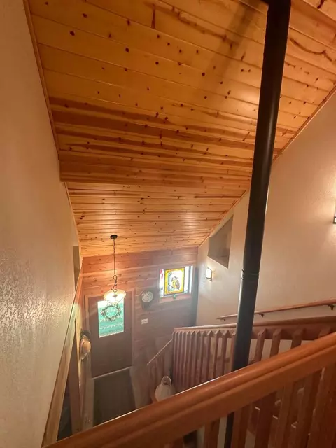 Entry Way - 2182 Pine Cone Ln, Quincy, CA 95971 photo 6 of 6