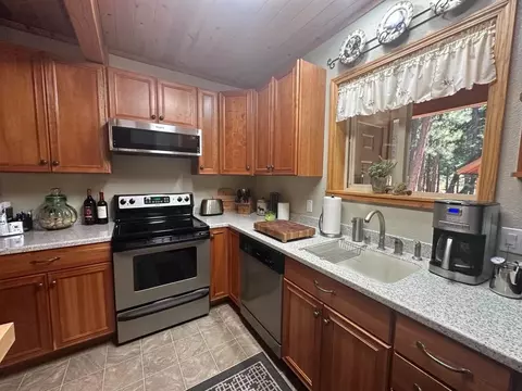 Kitchen - 2182 Pine Cone Ln, Quincy, CA 95971 photo 2 of 4