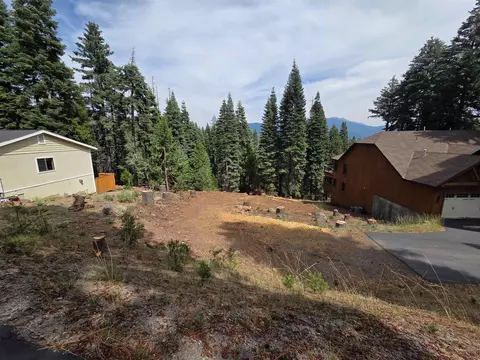 708 Lake Ridge Rd, Lake Almanor, CA 96137