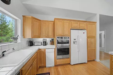Kitchen - 118 Fox Tail Ln, Clio, CA 96106 photo 4 of 5