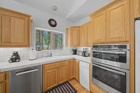 Kitchen - 118 Fox Tail Ln, Clio, CA 96106 photo 5 of 5