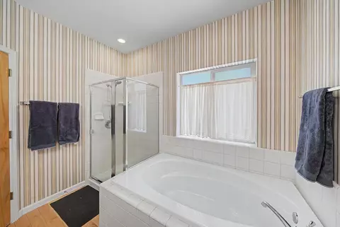 Bath - 118 Fox Tail Ln, Clio, CA 96106 photo 2 of 4