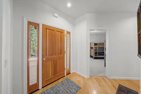 Entry Way - 118 Fox Tail Ln, Clio, CA 96106 photo 2 of 4