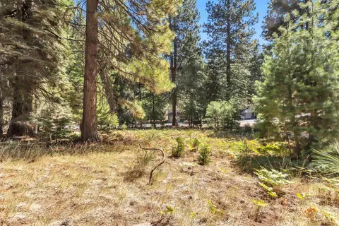 1109 Peninsula Dr, Lake Almanor, CA 96137