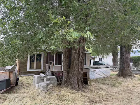 608 Cedar St, Loyalton, CA 96118 photo 2
