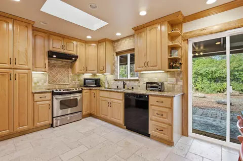 Kitchen - 714 Watson Rd, Chester, CA 96020 photo 2 of 3