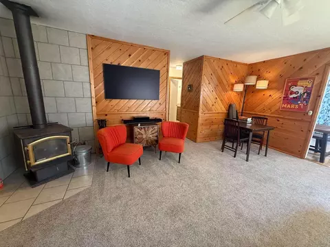 Living - 620 Pineleaf Dr, Meadow Valley, CA 95956 photo 2 of 4