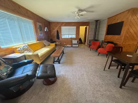 Living - 620 Pineleaf Dr, Meadow Valley, CA 95956 photo 3 of 4
