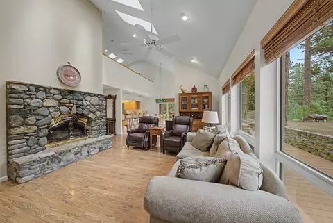 Living - 68 Eureka Springs Dr, Blairsden, CA 96103 photo 3 of 4