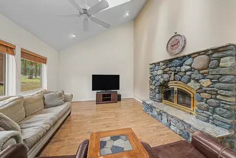 Living - 68 Eureka Springs Dr, Blairsden, CA 96103 photo 2 of 4